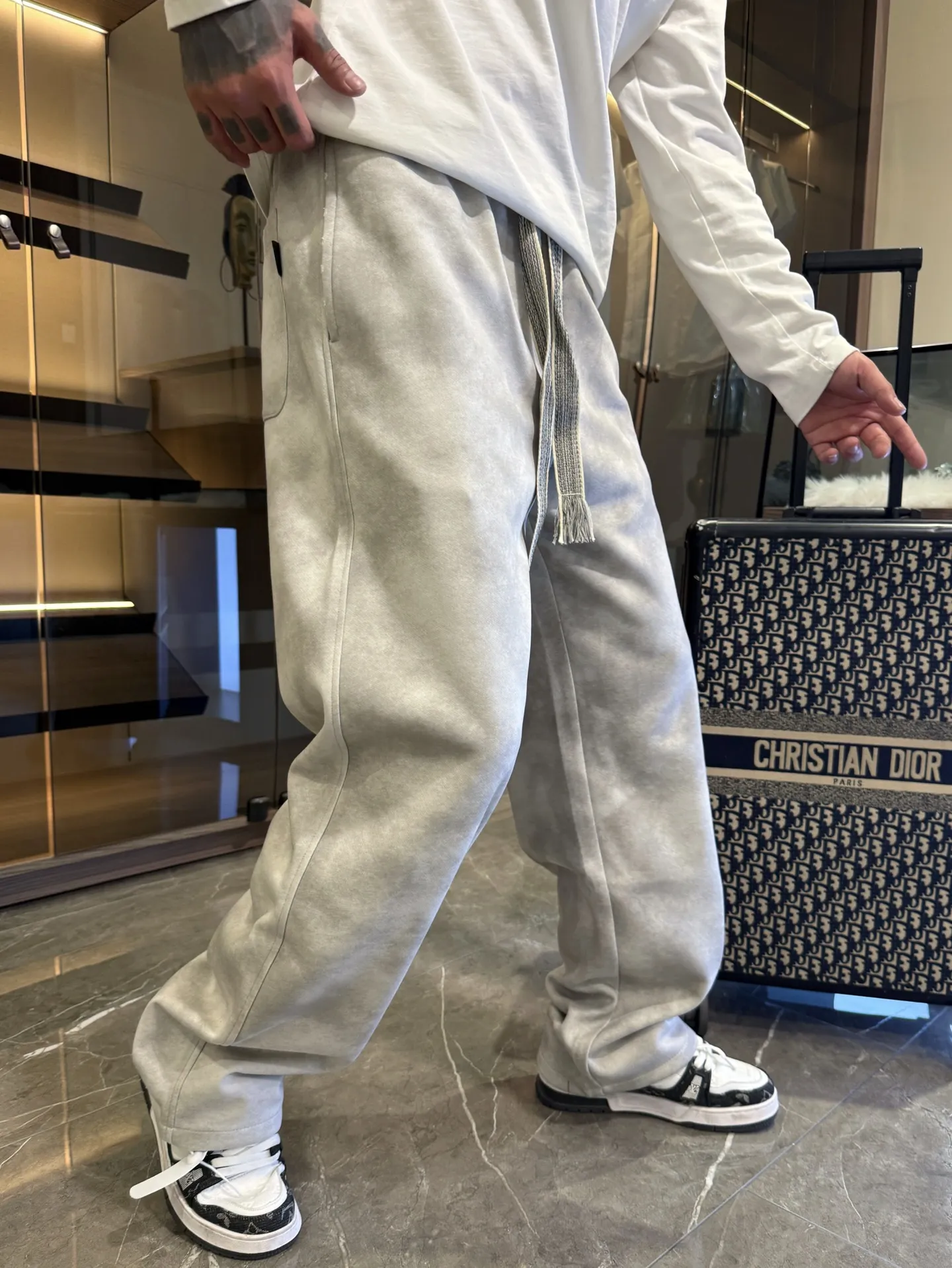 Balenciaga 🆕2026 Autumn and Winter New Arrival Casual Pants! The official website will be released simultaneously. Brand Classic LOGO casual pants, customized fabrics, excellent comfort and strong touch. Highly recognisable, perfect appearance and craftsmanship. Size:M-3XL